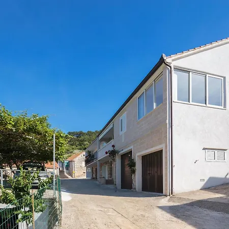 Сasa de vacaciones House Andre Nerezisca