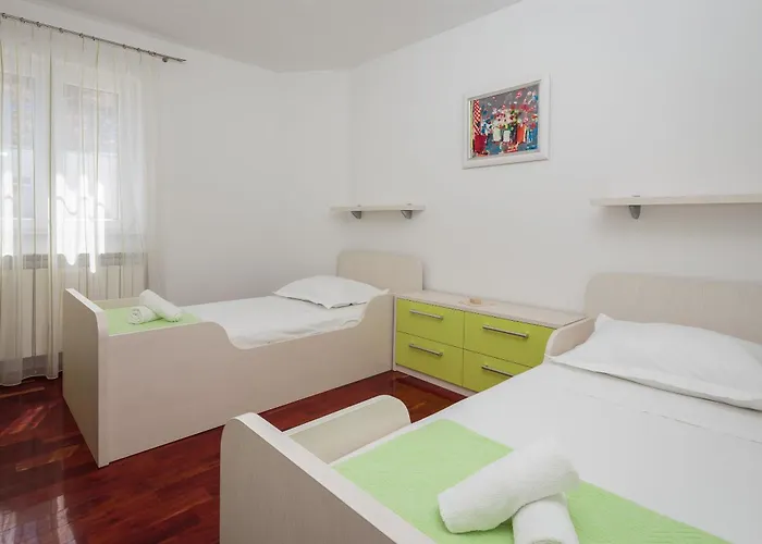 House Andre Nyaraló *