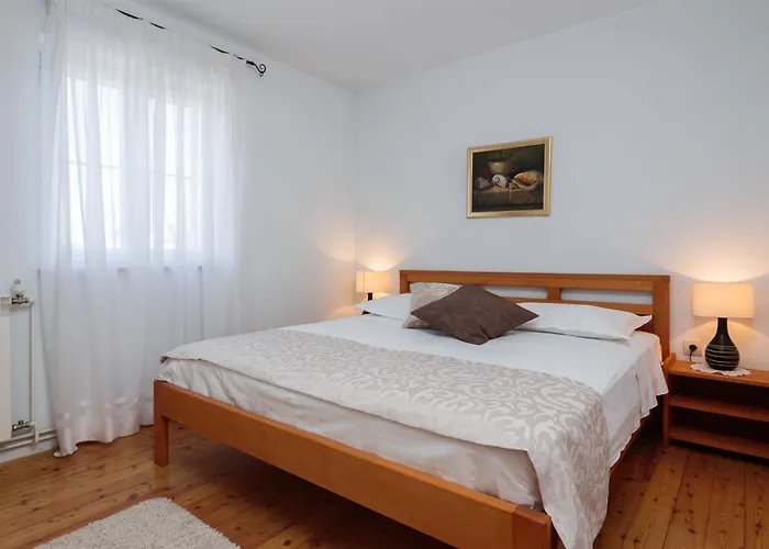 House Andre Nerezisca