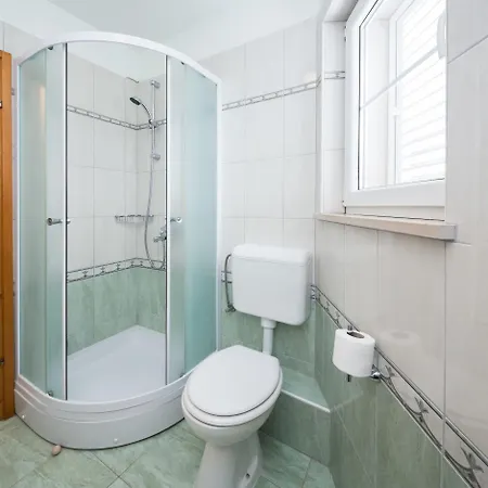 House Andre 펜션 Nerezisca