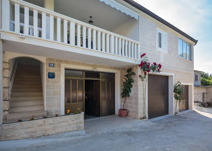 House Andre Сasa de vacaciones Nerezisca